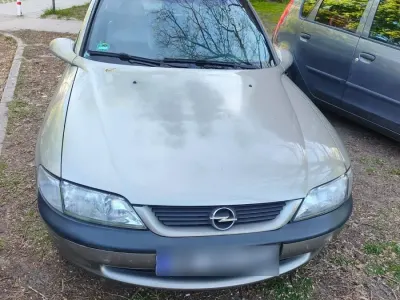 Second-hand Opel Vectra 136 CP (100 kW) 1998 Berlinǎ