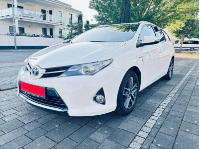 Gebraucht Toyota Auris Hybrid Edition 99 PS (72 kW) 2015 Super white 2 Kombi