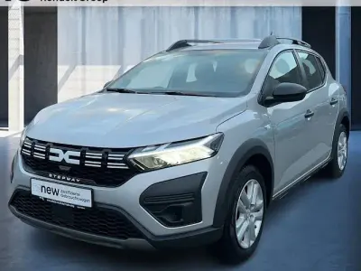 Usata Dacia Sandero Essentiel 122 CV (89 kW) 2024 Argento Berlina