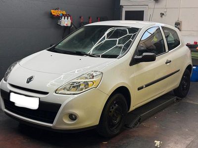 Usata Renault Clio II 75 CV (55 kW) 2009 Bianco Utilitaria