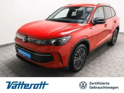 Gebraucht VW Tiguan Goal 150 PS (110 kW) 2025 Rot SUV