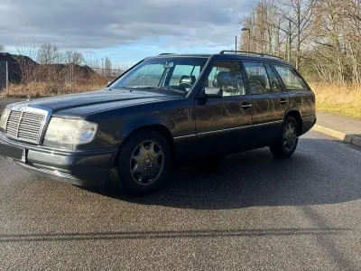 Second-hand Mercedes E300 179 CP (131 kW) 1991 Gri Break