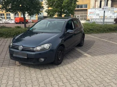 Gebraucht VW Golf VI Comfortline 122 PS (89 kW) 2010 Blau Kleinwagen