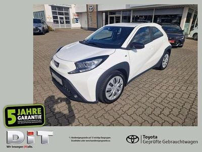 Gebraucht Toyota Aygo Play 72 PS (52 kW) 2023 Schneeweiß Kleinwagen