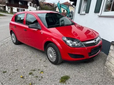 Usata Opel Astra 90 CV (66 kW) 2009 Rosso Berlina