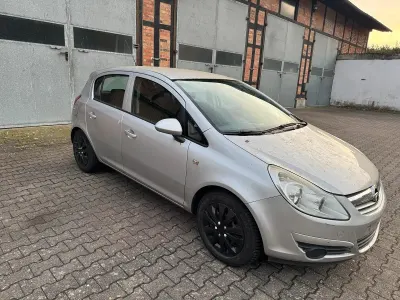Gebraucht Opel Corsa 80 PS (58 kW) 2009 Silber Kleinwagen