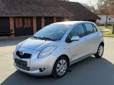 Brugt Toyota Yaris Sol 90 HK (66 kW) 2007 Sølv Hatchback