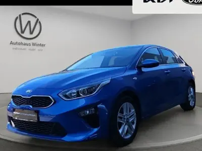 Używany Kia Ceed Vision 150 KM (110 kW) 2020 Niebieski Hatchback