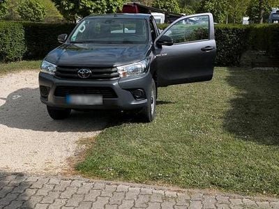 Brugt Toyota HiLux 150 HK (110 kW) 2024 Grå Pickup / Ladvogn