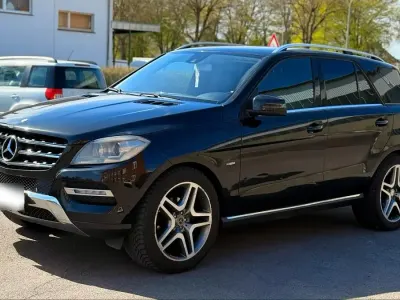 Käytetty Mercedes ML350 258 HP (189 kW) 2012 Musta Katumaasturi