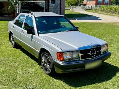 Gebraucht Mercedes 190 132 PS (97 kW) 1989 Silber Limousine