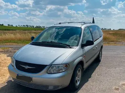 Gebraucht Chrysler Voyager 143 PS (105 kW) 2003 Silber Van / Kleinbus