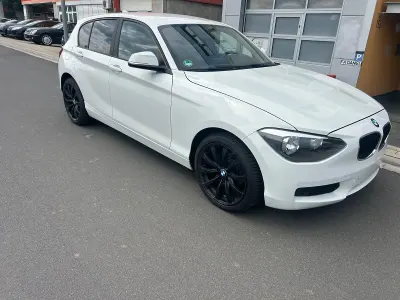 Gebraucht BMW 118 Advantage 143 PS (105 kW) 2015 Weiß Kleinwagen