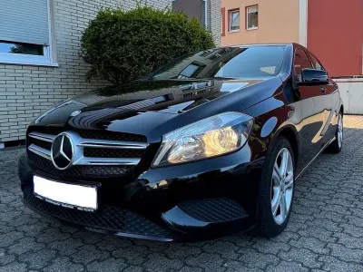 Gebraucht Mercedes A200 Urban 156 PS (114 kW) 2013 Schwarz Kleinwagen
