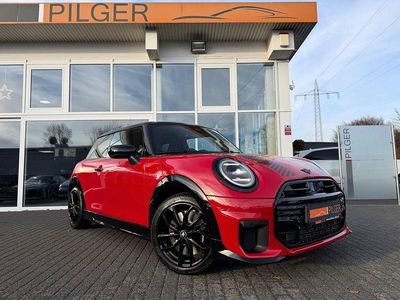 Rot Gebraucht 2024 Mini Cooper Kleinwagen | 31.490 € (Etwas zu teuer)