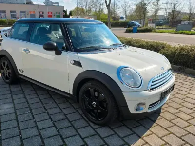 Używany Mini Cooper 120 KM (88 kW) 2009 Biały Hatchback