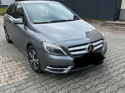 Gebraucht Mercedes B180 109 PS (80 kW) 2014 Grau Van / Kleinbus
