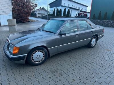 Second-hand Mercedes E260 160 CP (117 kW) 1990 Gri Berlinǎ