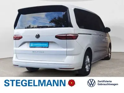 Gebraucht VW Multivan Life 136 PS (100 kW) 2022 Weiß Van / Kleinbus