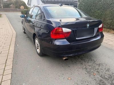 Second-hand BMW 318 143 CP (105 kW) 2006 Albastru Berlinǎ