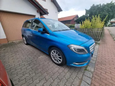 Gebraucht Mercedes B250 211 PS (155 kW) 2013 Blau Kleinwagen