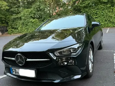 Gebraucht Mercedes CLA180 Shooting Brake 116 PS (85 kW) 2020 Schwarz Kombi