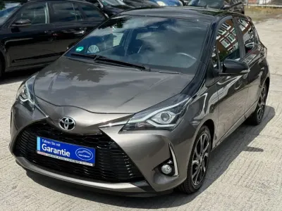Gebraucht Toyota Yaris Style 111 PS (81 kW) 2018 Grau Limousine