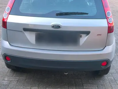 Używany Ford Fiesta 60 KM (44 kW) 2005 Srebrny Hatchback