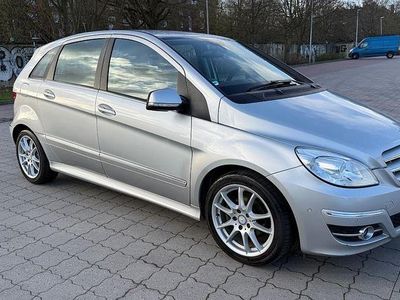 Usata Mercedes B180 116 CV (85 kW) 2010 Argento Monovolume
