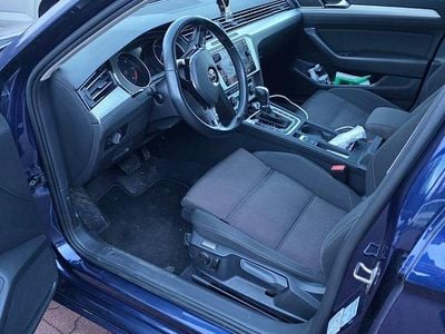 Gebraucht VW Passat 150 PS (110 kW) 2018 Blau Kombi
