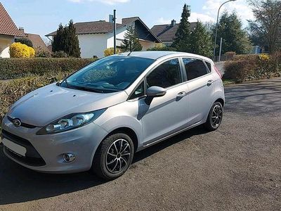 Usata Ford Fiesta 97 CV (71 kW) 2012 Andere farben Utilitaria