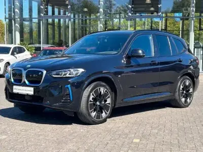 Gebraucht BMW iX3 Impressive 210 kW (286 PS) 2022 Carbonschwarz metallic (metallic) SUV