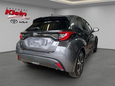 Grey metallic Neu 2025 Toyota Yaris Hybrid Limousine | 24.960 € (Superpreis)