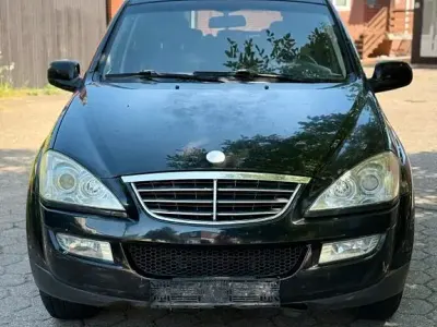 Gebraucht SsangYong Kyron 141 PS (103 kW) 2010 Schwarz SUV