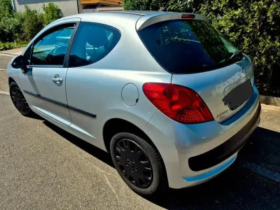 Gebraucht Peugeot 207 Filou 95 PS (69 kW) 2009 Silber Limousine