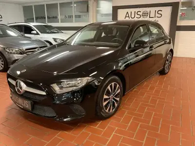 Gebraucht Mercedes A180 116 PS (85 kW) 2022 Schwarz Limousine