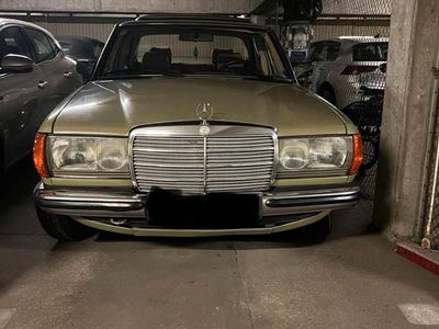 Grün Gebraucht 1983 Mercedes 200 Limousine | 13.900 €