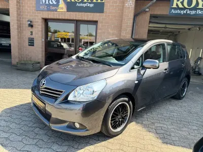 Gebraucht Toyota Verso Executive 147 PS (108 kW) 2011 Grau Van / Kleinbus
