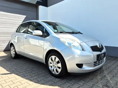 Gebraucht Toyota Yaris Sol 69 PS (50 kW) 2006 Silber Limousine