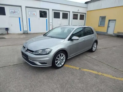 Gebraucht VW Golf VII Comfortline 110 PS (80 kW) 2018 Tungsten silver metallic Kleinwagen