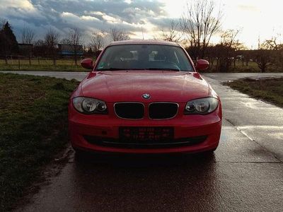 Gebraucht BMW 116 122 PS (89 kW) 2010 Rot Kleinwagen