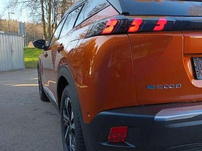 Gebraucht Peugeot e-2008 GT 100 kW (136 PS) 2021 Lack orange fusion SUV