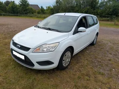 Gebraucht Ford Focus Ambiente 101 PS (74 kW) 2009 Weiß Limousine