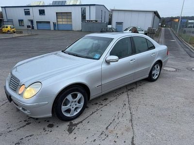 Usata Mercedes E240 Elegance 177 CV (130 kW) 2004 Argento Berlina