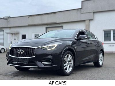 Infiniti Q30