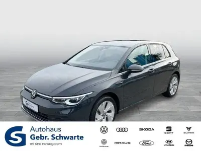 Gebraucht VW Golf VIII Style 131 PS (96 kW) 2024 Grau Limousine