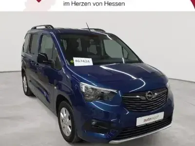 Second-hand Opel Combo Life Ultimate 131 CP (96 kW) 2022 Albastru Monovolum