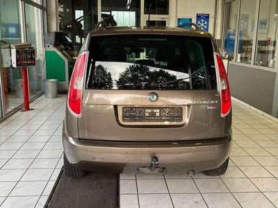 Gebraucht Skoda Roomster Family 105 PS (77 kW) 2012 Matobraun metallic Van / Kleinbus
