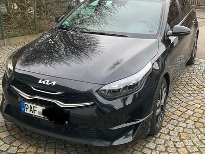 Gebraucht Kia Ceed Spirit 160 PS (117 kW) 2023 Schwarz Kleinwagen