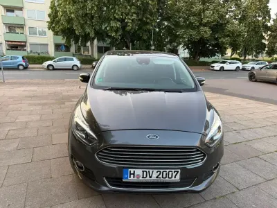 Gebraucht Ford S-MAX Titanium 190 PS (139 kW) 2018 Grau Van / Kleinbus